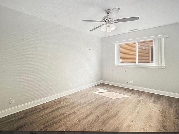 5th image of 2331 W Lunt Ave #203
