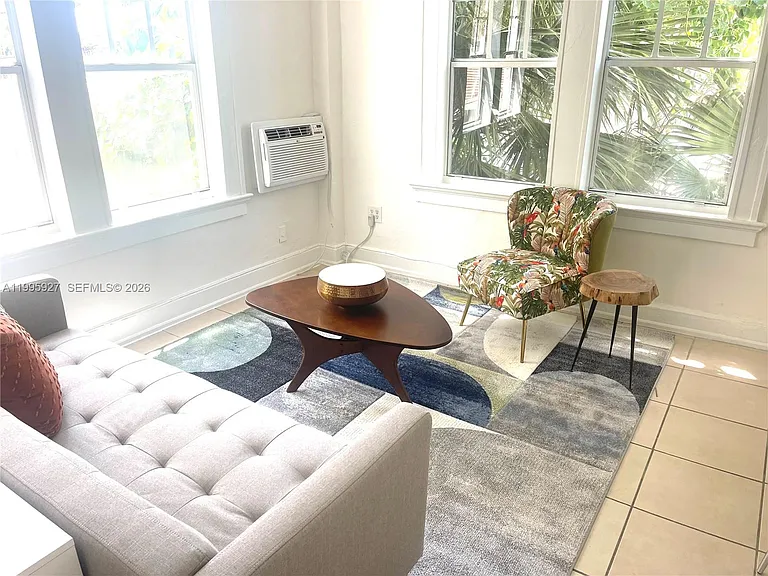 1611 Michigan Ave #27 — Photo 3