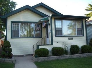 5526 W Warwick Ave, Chicago, IL 60641