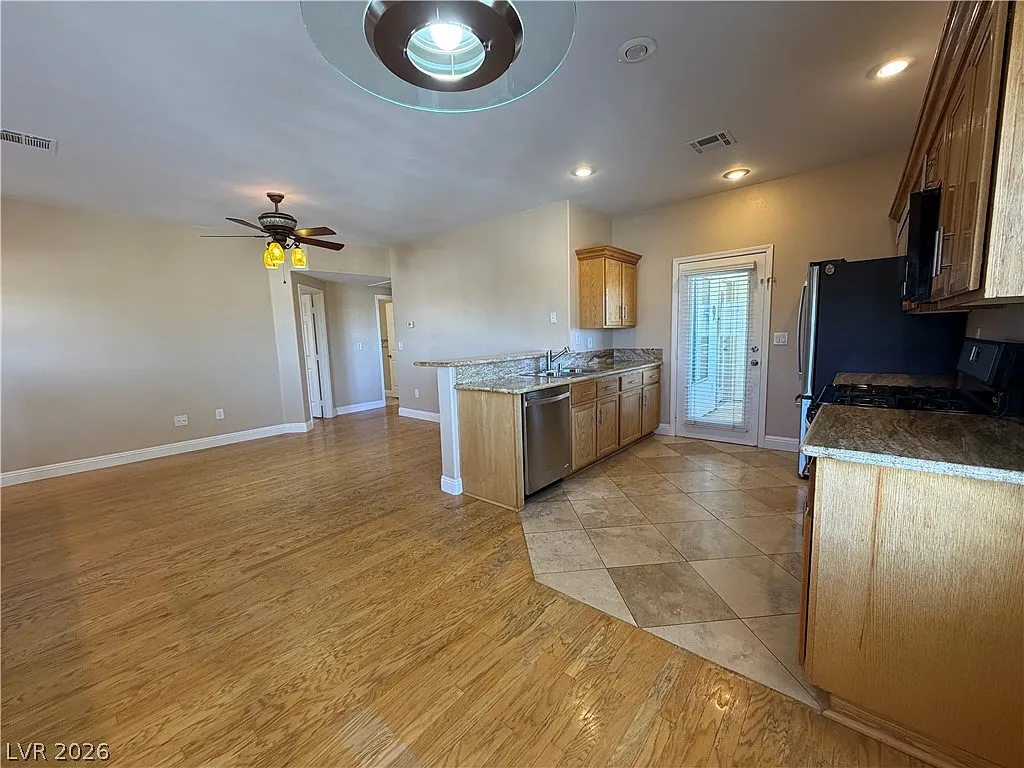 2 bed, 2.0 bath, 1263 sqft, $1,800 — Photo 1