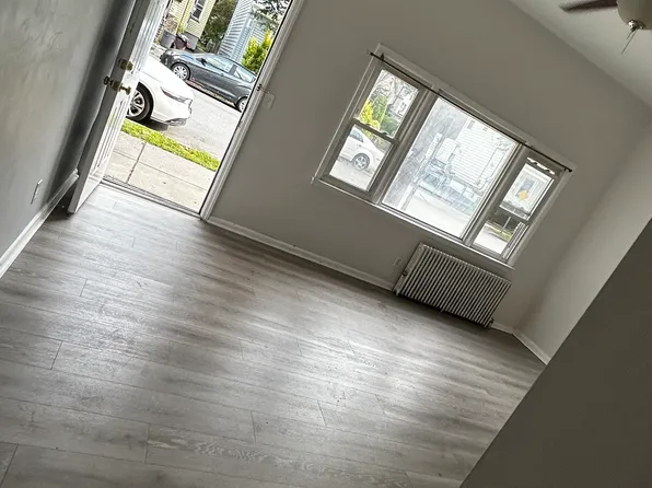 298 Burgess Pl, Clifton, NJ