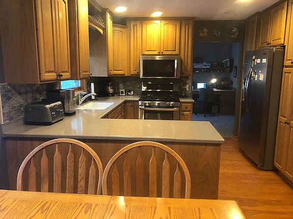 kitchen appliances included