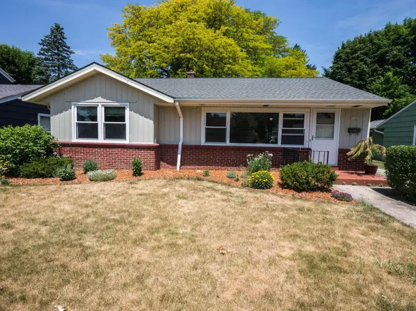 9602 West Lorraine PLACE, Milwaukee, WI 53222