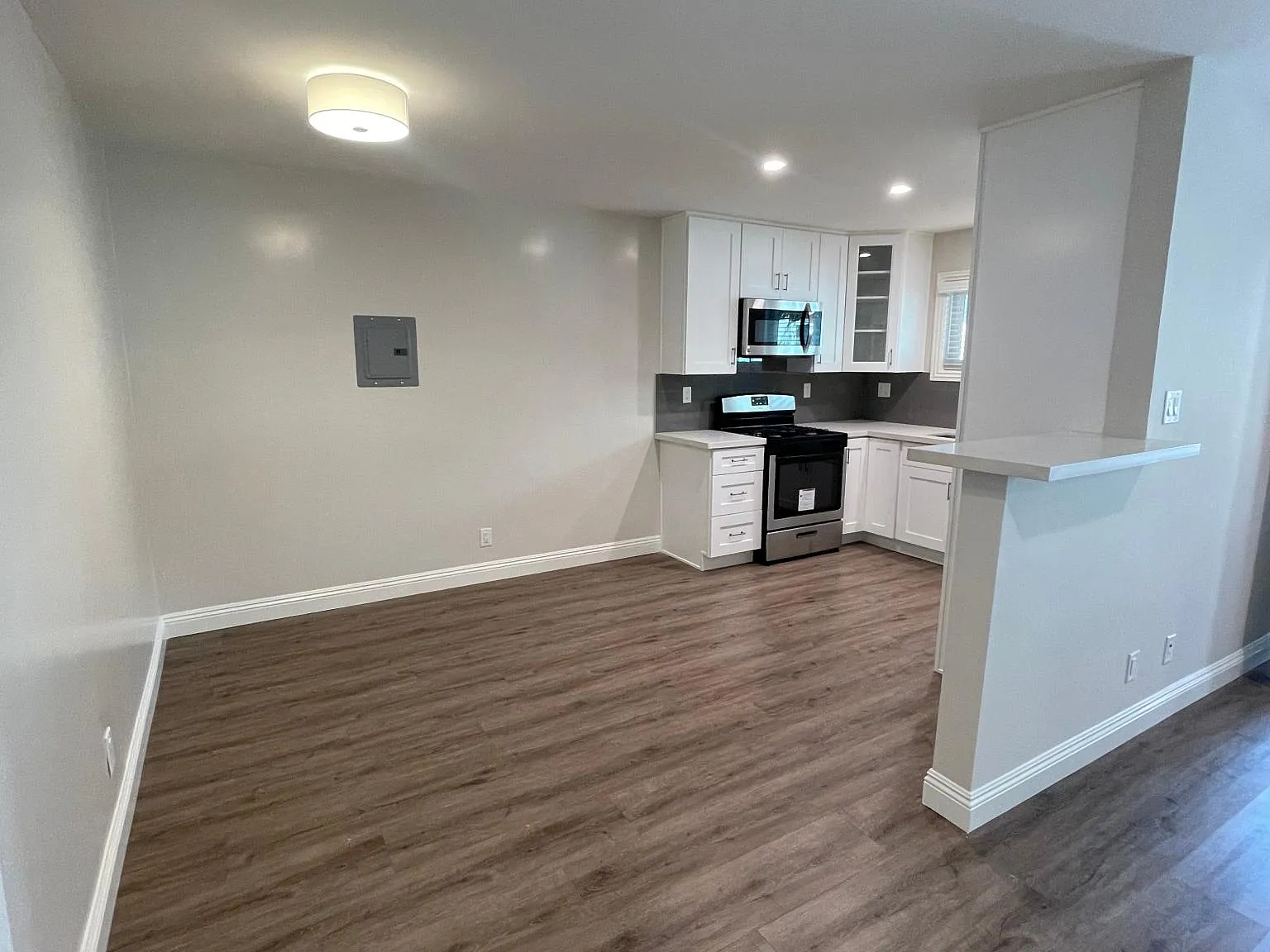 1012 Scott St — Photo 4