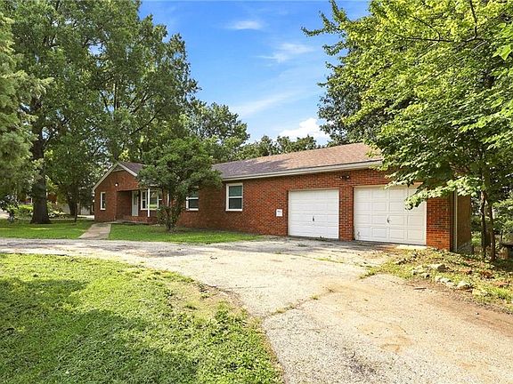 3rd image of 3714 Blue Ridge Blvd