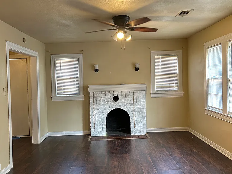 2426 Jordan St — Photo 8