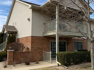 9842 Parkway Dr, Highland, IN 46322