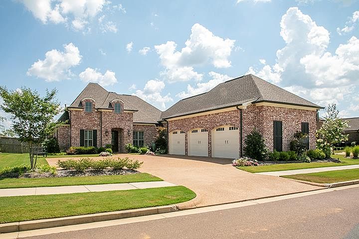 1st image of 306 Lakewood Hill Dr