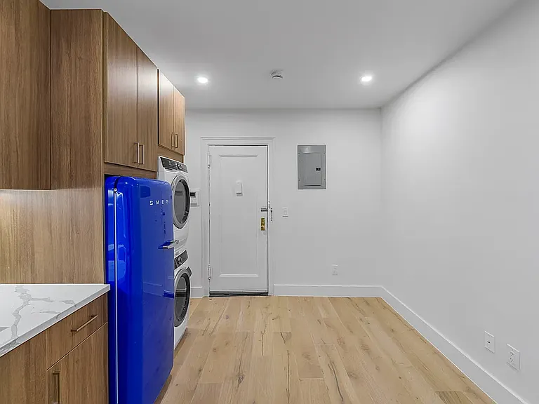 82-86 W Washington Pl #2D — Photo 4