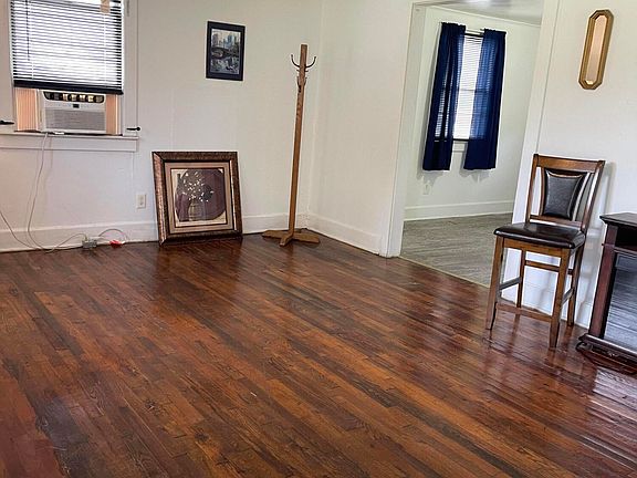 3rd image of 3526 Crestwood Drive