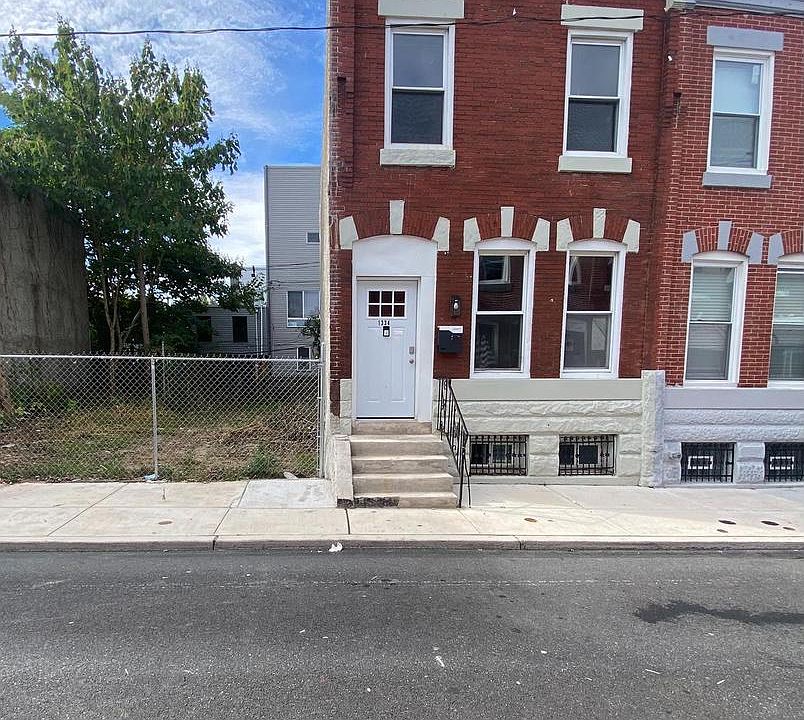 1st image of 1332 N Hollywood St
