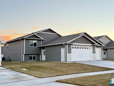 911 Birch St, Harrisburg, SD, 57032