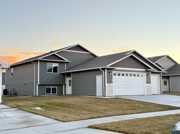 911 Birch St, Harrisburg, SD 57032