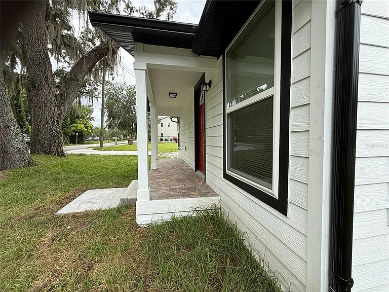 225 E Warren Ave — Photo 7