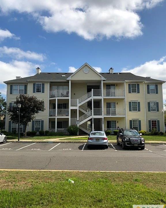 2nd image of 380 Hadleigh Ln