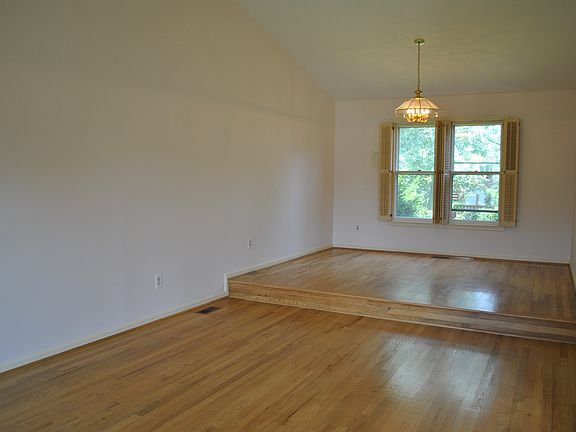 5th image of 2100 Sugarloaf Ct