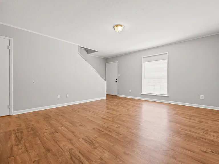 1791 Lee Ave — Photo 2
