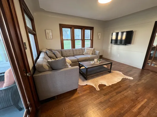 9724 S Division Ave, Byron Center, MI 49315