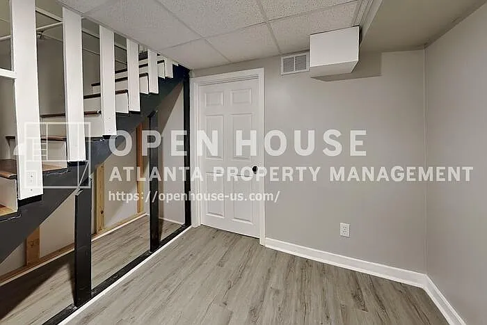 1100 Lake Dr — Photo 25