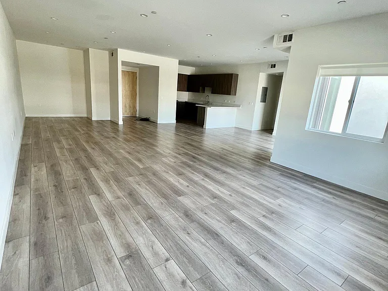 1307 N Bronson Ave #302 — Photo 4