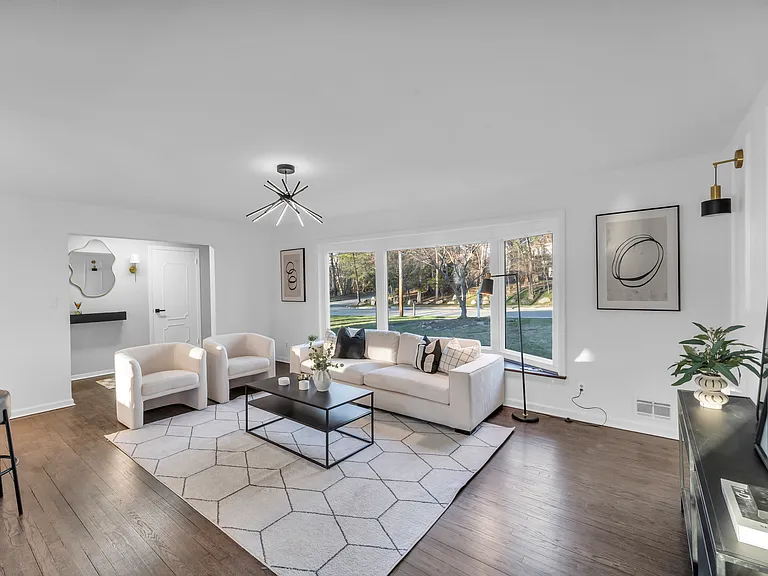 1011 Washington Ave S — Photo 14