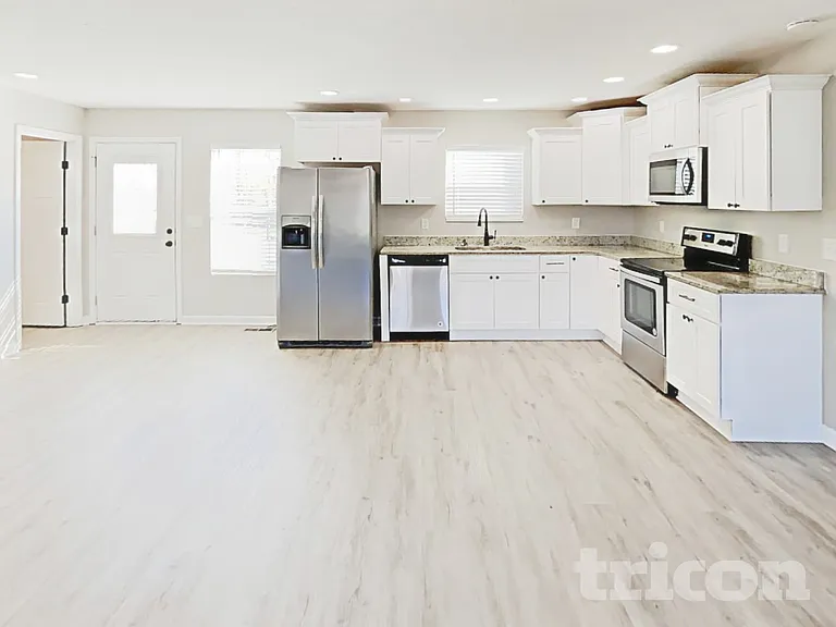 201 Stroud Dr — Photo 5