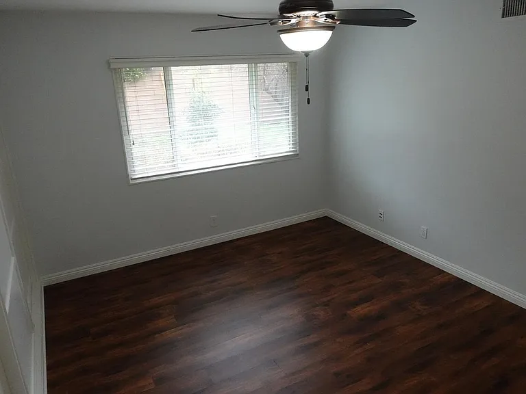 1006 Maertin Ln — Photo 17