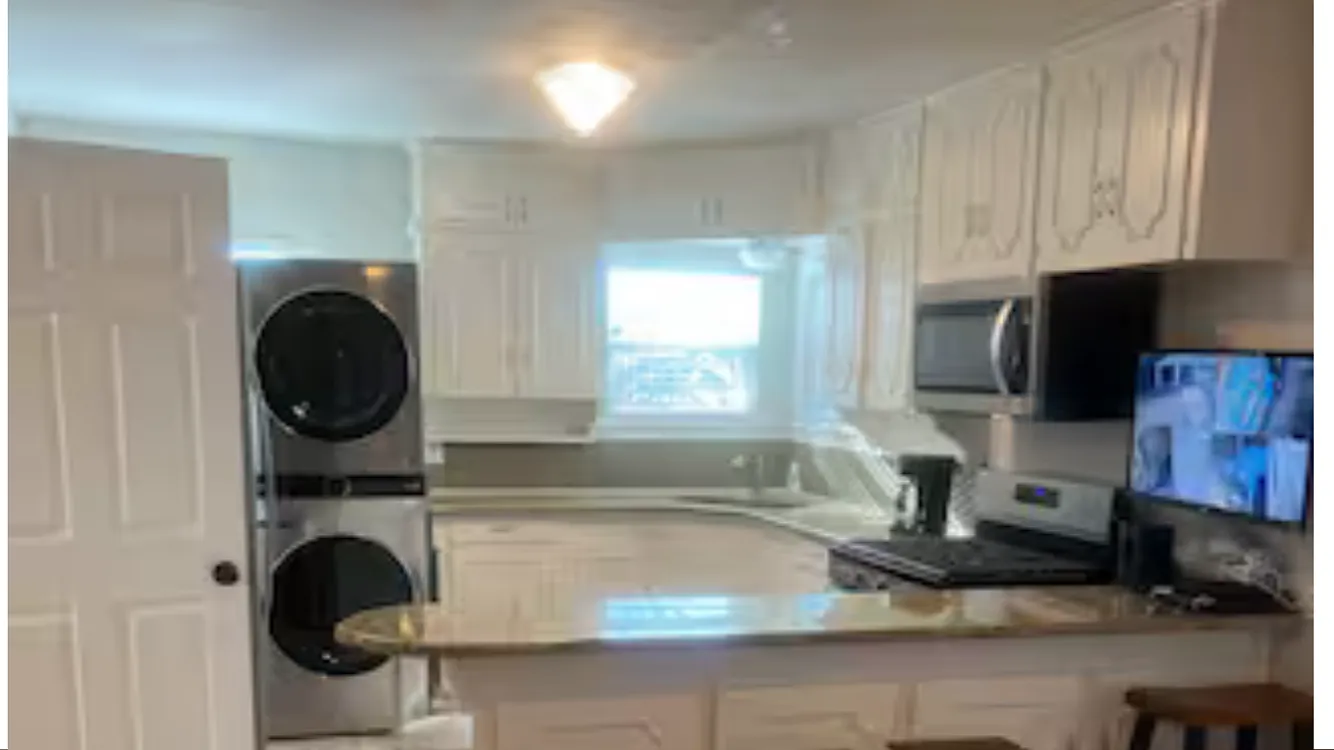 3 bed, 1020 sqft, $1,775 — Photo 2