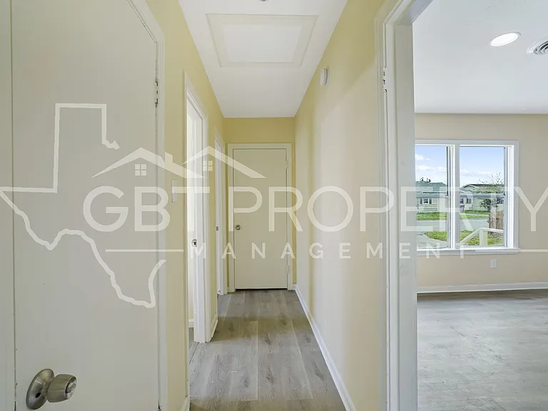 328 Williams St — Photo 18