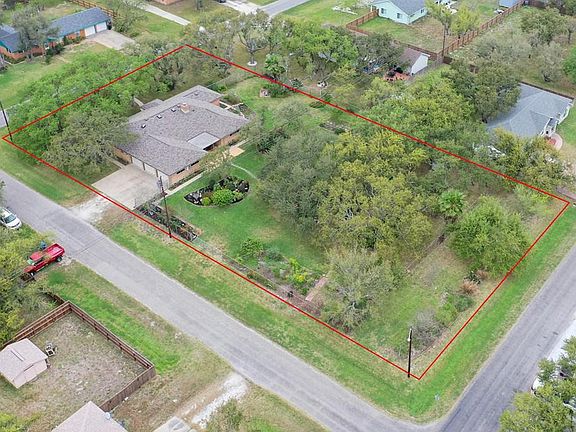 3rd image of 904 Oak Ave