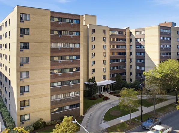 6300 N Sheridan Rd APT 712, Chicago, IL 60660