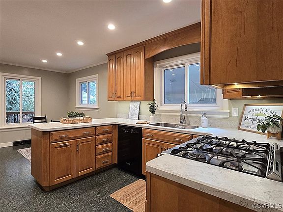 5th image of 7506 S Pinehill Dr