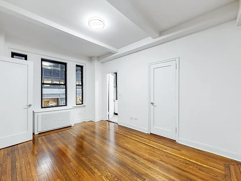 140 E 46th St #2B — Photo 5