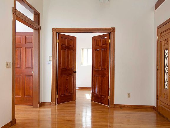 4th image of 2437 Bywood Dr