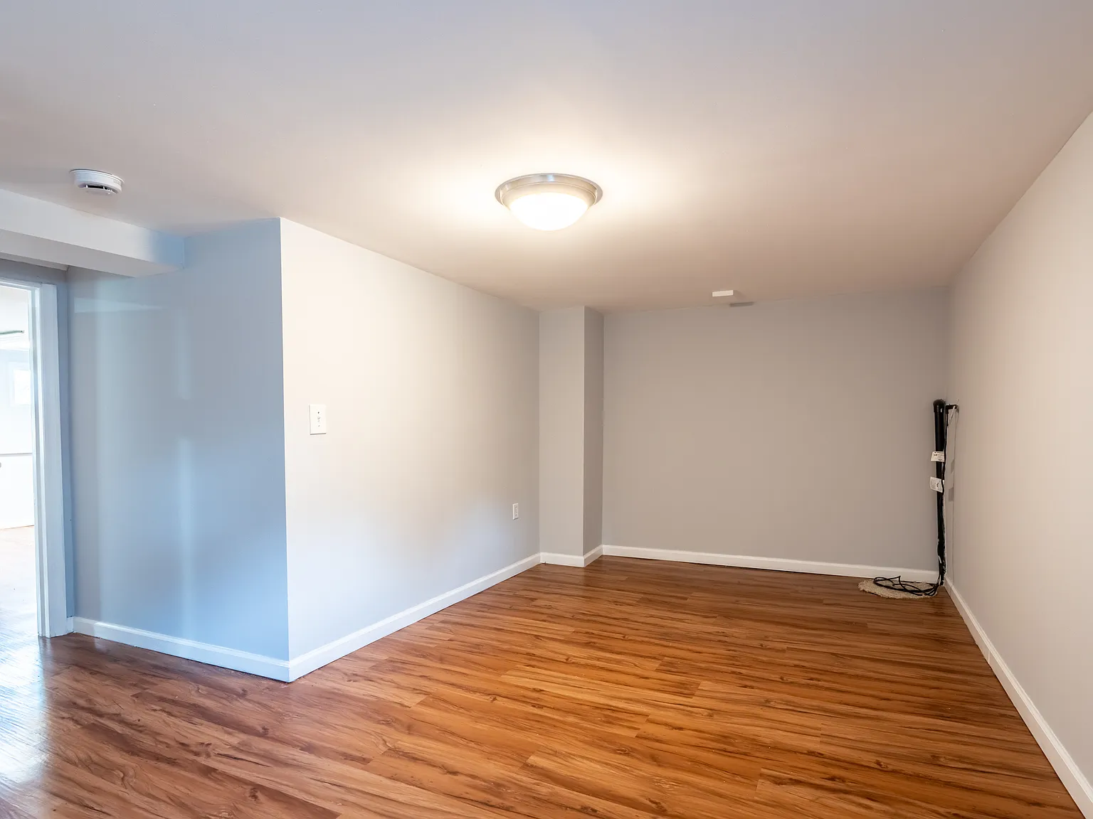 1 bed, 1100 sqft, $1,900 — Photo 3