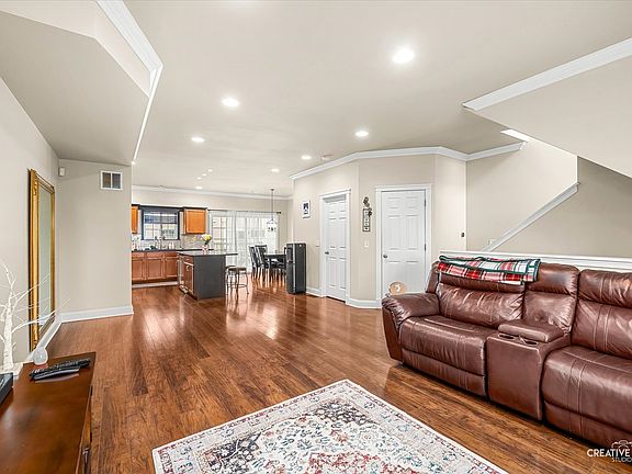 2nd image of 337 Lakeshore Dr