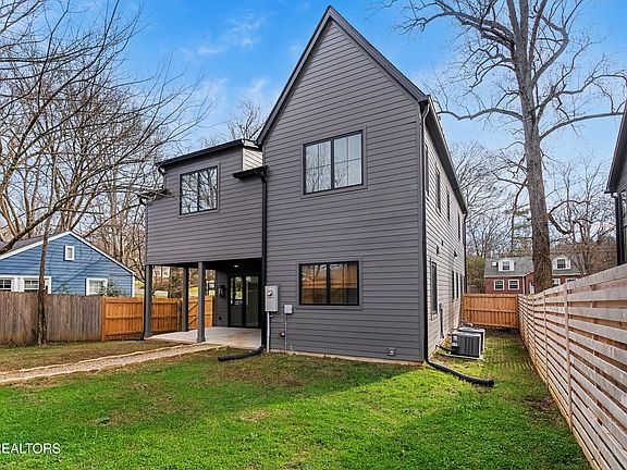 3rd image of 2011 Maplewood Dr