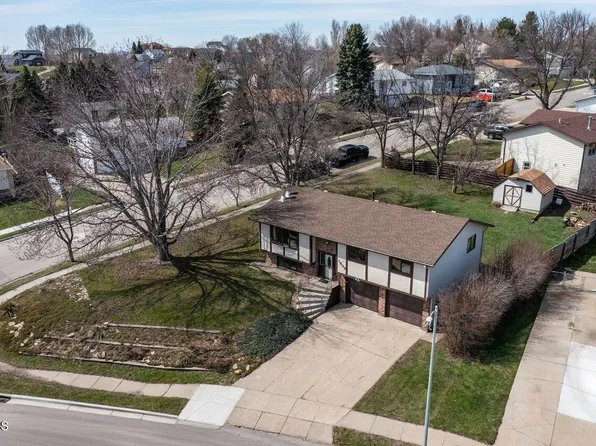 1505 Custer Dr NW, Mandan, ND 58554