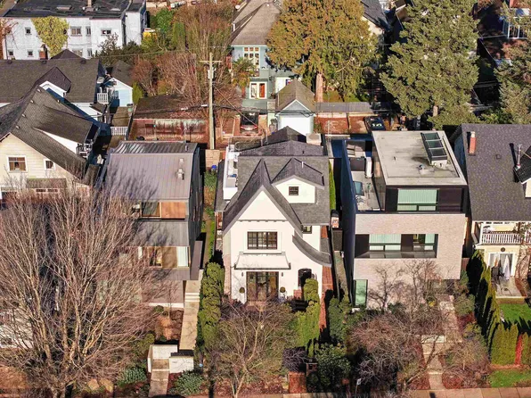 1973 Creelman Ave, Vancouver, BC V6J 1B8