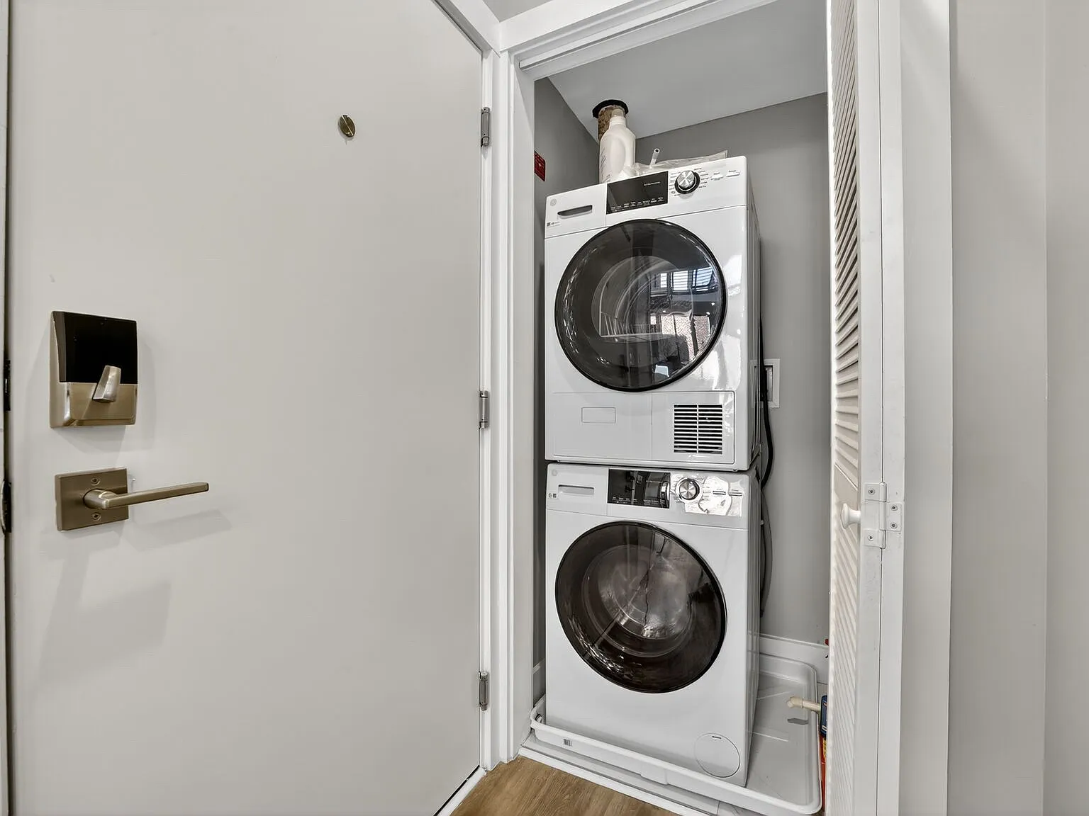 1 bed, 1150 sqft, $4,800 — Photo 3