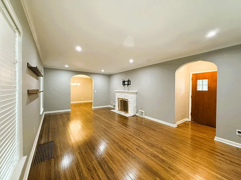 514 S Crestway St — Photo 5