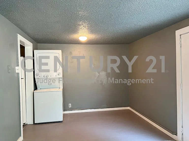305 S Preston St #B — Photo 5