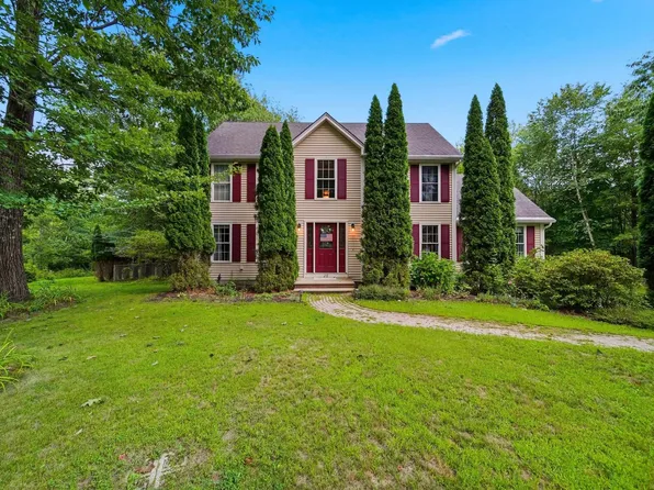 28 Chelsea Court, Henniker, NH 03242