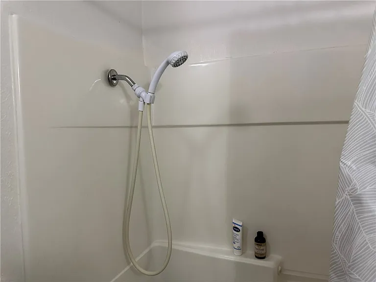 1533 Hillside Dr — Photo 18