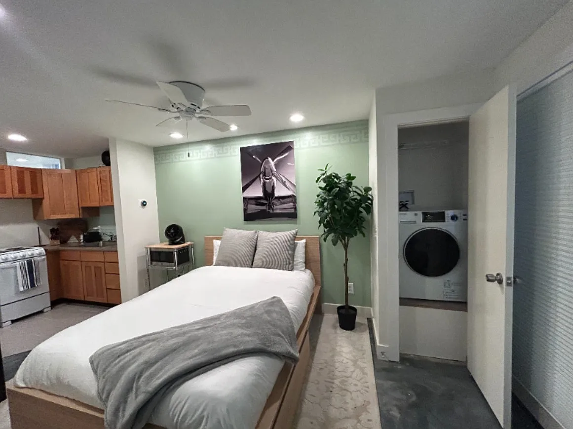 Studio, 580 sqft, $1,410 — Photo 3
