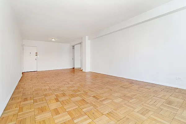 Sold by Manhattan Boutique Real Estate | media 4