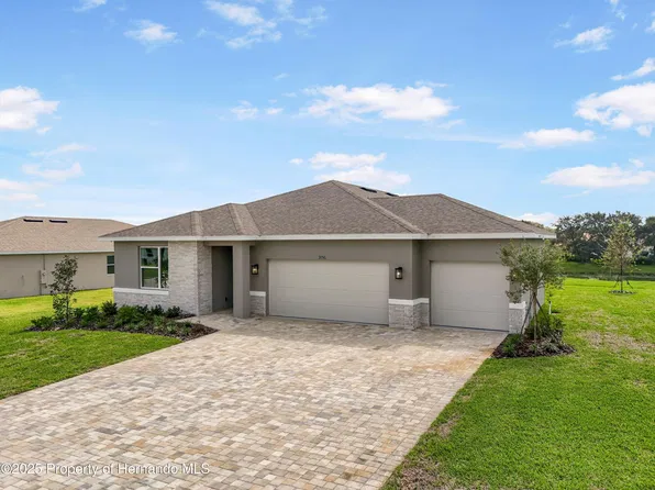 9156 Players Dr, Weeki Wachee, FL 34613