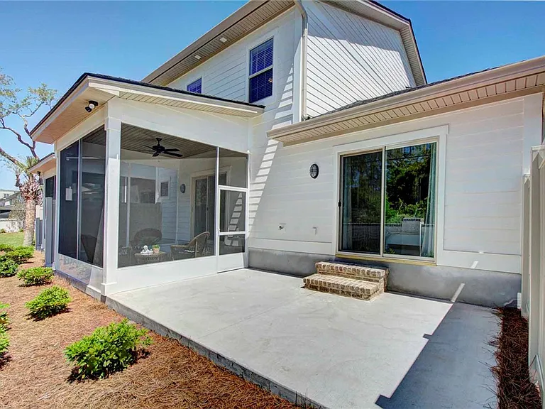 205 Mariners Cir — Photo 16