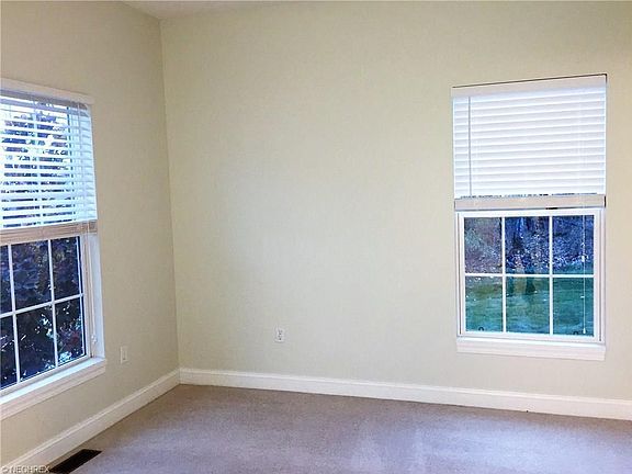 5th image of 3521 Creekview Dr