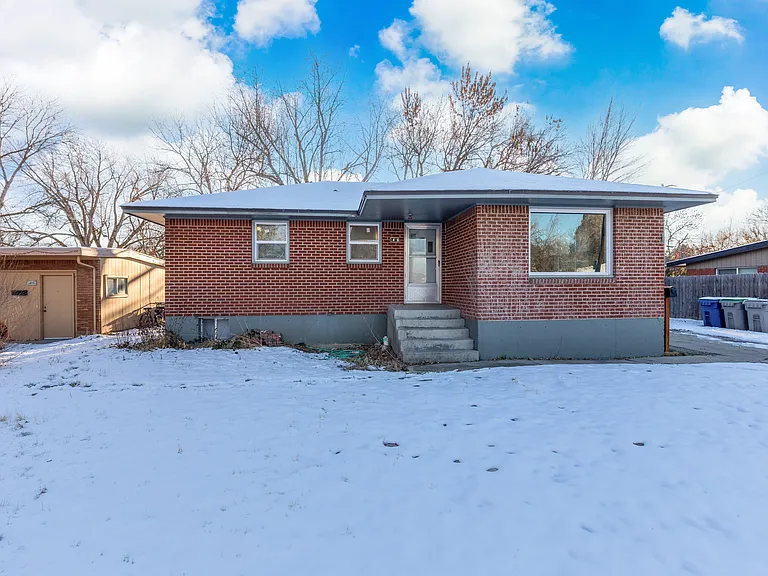 1416 S Chrisway Dr — Photo 1